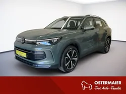 Grün Gebraucht 2024 VW Tiguan Life SUV | 37.490 € (Fairer Preis)