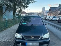 Schwarz Gebraucht 2001 Opel Zafira Van / Kleinbus | 600 €