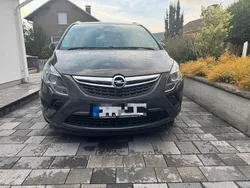 Grau Gebraucht 2015 Opel Zafira Innovation Van / Kleinbus | 6.900 € (Fairer Preis)