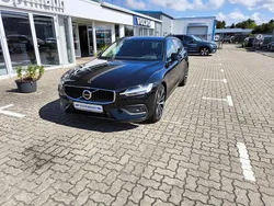 Schwarz Gebraucht 2024 Volvo V60 Core Kombi | 37.990 € (Fairer Preis)