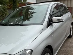 Silber Gebraucht 2012 Mercedes B180 Van / Kleinbus | 8.800 €