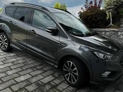 Grau Gebraucht 2018 Ford Kuga SUV | 15.300 € (Etwas zu teuer)
