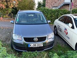 Grau Gebraucht 2007 VW Touran Van / Kleinbus | 4.450 € (Fairer Preis)