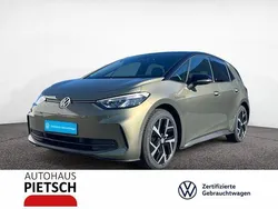 Dark olivine green / schwarz Gebraucht 2025 VW ID.3 Pro Kleinwagen | 38.990 € (Teuer)