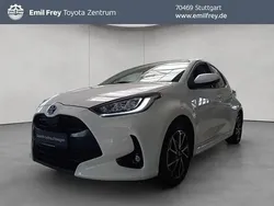Weiß Gebraucht 2022 Toyota Yaris Hybrid Team Kleinwagen | 18.950 € (Fairer Preis)