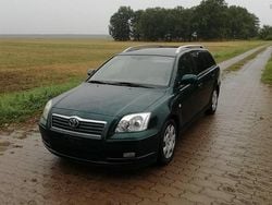Grün Gebraucht 2004 Toyota Avensis Kombi | 1.800 € (Guter Preis)
