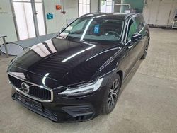 Black solid "stone" / solid Gebraucht 2022 Volvo V60 Core Kombi | 27.885 € (Guter Preis)