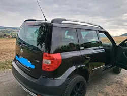 Schwarz Gebraucht 2013 Skoda Yeti Adventure SUV | 7.699 € (Guter Preis)