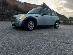 Grau Gebraucht 2002 Mini Cooper Kleinwagen | 1.350 €
