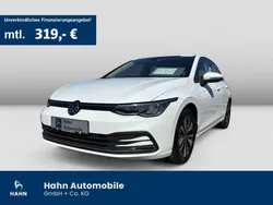 Weiß Gebraucht 2024 VW Golf VIII Move Limousine | 23.440 € (Guter Preis)