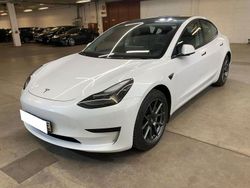 Weiß Gebraucht 2021 Tesla Model 3 Standard Range Plus Limousine | 19.800 €