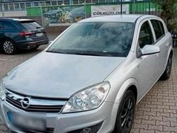 Silber Gebraucht 2009 Opel Astra Limousine | 1.887 € (Guter Preis)