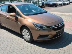 Braun Gebraucht 2016 Opel Astra Edition Kleinwagen | 9.100 € (Guter Preis)