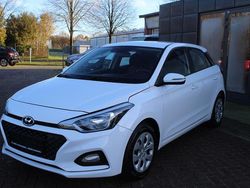 Weiß Gebraucht 2018 Hyundai i20 Select Limousine | 9.490 € (Fairer Preis)