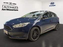 Blau Gebraucht 2015 Ford Focus Ambiente Limousine | 7.777 € (Fairer Preis)