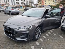 Grau Gebraucht 2023 Ford Focus ST-Line Kombi | 19.250 € (Guter Preis)