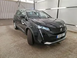 Schwarz Gebraucht 2023 Peugeot 5008 Van / Kleinbus | 20.825 € (Fairer Preis)