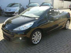 Schwarz (metallic) Gebraucht 2011 Peugeot 207 Cabrio | 5.994 € (Fairer Preis)