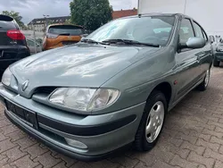 Grau Gebraucht 1998 Renault Mégane Limousine | 2.690 € (Fairer Preis)