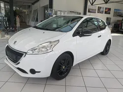 Weiß Gebraucht 2013 Peugeot 208 Kleinwagen | 3.800 € (Fairer Preis)