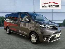 Grau Gebraucht 2022 Toyota Proace Verso Kombi | 34.879 € (Guter Preis)