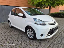 Solid white Gebraucht 2013 Toyota Aygo Cool Kleinwagen | 3.990 € (Fairer Preis)