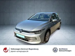 Silber Gebraucht 2024 VW Golf VIII Basis Limousine | 22.170 € (Guter Preis)