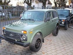 Grün Gebraucht 2017 Lada Urban SUV | 9.999 € (Etwas zu teuer)