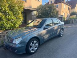 Grau Gebraucht 2004 Mercedes C180 Limousine | 2.900 € (Fairer Preis)