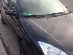 Schwarz metallic Gebraucht 2001 Ford Focus Kombi | 499 € (Guter Preis)