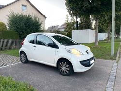 Weiß Gebraucht 2007 Peugeot 107 Kleinwagen | 2.400 € (Etwas zu teuer)
