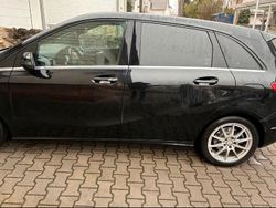 Schwarz Gebraucht 2011 Mercedes B220 Van / Kleinbus | 8.000 €