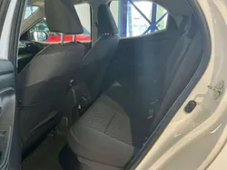 Weiß Gebraucht 2020 Toyota Yaris Hybrid Club Limousine | 15.900 € (Fairer Preis)