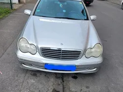 Silber Gebraucht 2003 Mercedes C220 Limousine | 1.400 € (Fairer Preis)