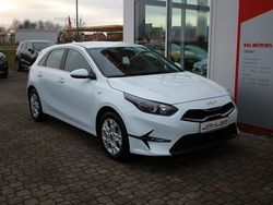 Weiß Gebraucht 2023 Kia Ceed Comfort Limousine | 22.490 € (Guter Preis)