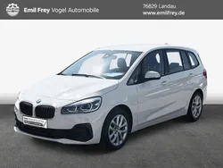 Weiß Gebraucht 2022 BMW 218 Gran Tourer Advantage Van / Kleinbus | 19.990 € (Fairer Preis)