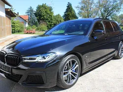 Black sapphire metallic Gebraucht 2020 BMW 530 M Sport Kombi | 29.690 € (Fairer Preis)