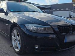 Schwarz Gebraucht 2011 BMW 320 Sport Line Kombi | 6.200 € (Fairer Preis)