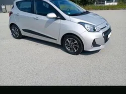 Silber Gebraucht 2017 Hyundai i10 Style Kleinwagen | 8.400 € (Fairer Preis)