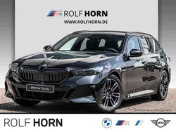 Saphirschwarz metallic Neu 2025 BMW 520 M Sport Kombi | 69.960 € (Teuer)