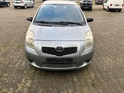 Grau Gebraucht 2008 Toyota Yaris Cool Limousine | 1.950 € (Fairer Preis)