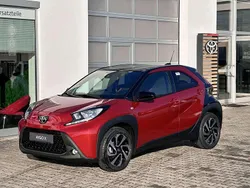 Chili red / night sky black Gebraucht 2025 Toyota Aygo Kleinwagen | 19.300 € (Teuer)