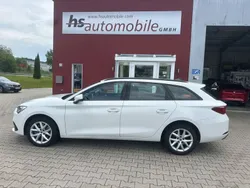 Weiß Gebraucht 2022 Seat Leon Style Limousine | 16.999 € (Guter Preis)