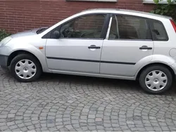 Silber Gebraucht 2001 Ford Fiesta Kleinwagen | 1.000 €