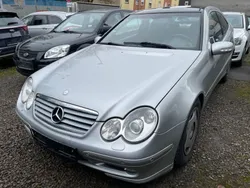 Brillantsilber metalliclack Gebraucht 2003 Mercedes C220 Coupé | 1.990 € (Fairer Preis)