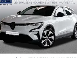 Arktisweiß Gebraucht 2024 Renault Mégane Evolution Limousine | 32.888 € (Etwas zu teuer)