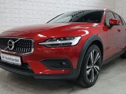 Rot Gebraucht 2020 Volvo V60 CC Pro Kombi | 24.890 € (Guter Preis)
