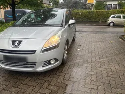 Silber Gebraucht 2011 Peugeot 5008 Van / Kleinbus | 2.999 € (Fairer Preis)