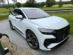Weiß Gebraucht 2022 Audi Q4 e-tron Sport SUV | 39.500 € (Fairer Preis)