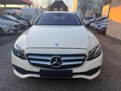 Beige Gebraucht 2016 Mercedes E220 Limousine | 8.990 €